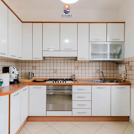 לינה וארוחת בוקר Lamendolara 4*